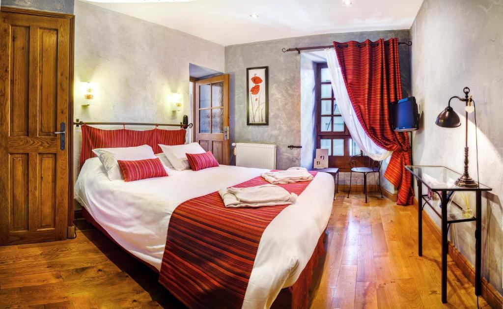 Hotel Les Remparts Mirepoix  Room photo