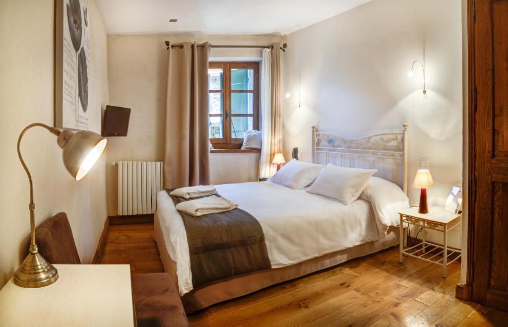 Hotel Les Remparts Mirepoix  Room photo