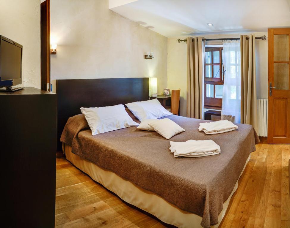 Hotel Les Remparts Mirepoix  Room photo